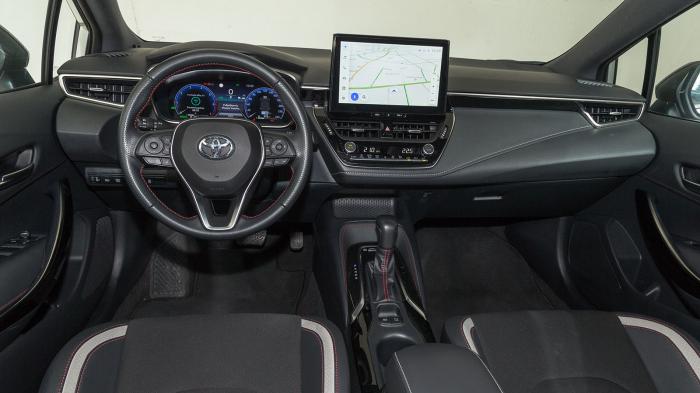 Skoda Scala VS Toyota Corolla. Ποιο ξεχωρίζει σε εξοπλισμό ασφάλειας και άνεσης.